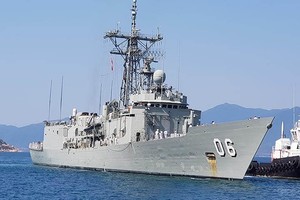“紐卡斯爾”號澳大利亞皇家海軍軍艦駛進金蘭國際港。（圖源：晉祿）