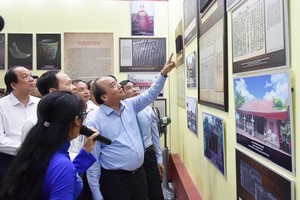 政府總理阮春福觀展。（圖源：清俊）