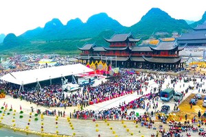 2019年聯合國衛塞佛誕大典開幕場景。（圖源：明安）