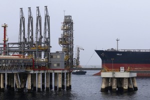 油輪在富查伊拉附近水域遇襲。（圖源：互聯網）