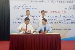 本市移交 409 個交通項目。圖為交通工程建設投資項目管理任務移交儀式。（圖源：堅強）