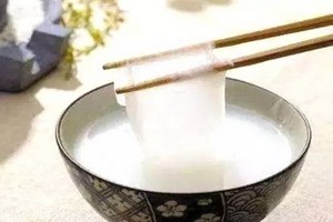 漂在湯粥上的“皮”好營養。（圖源：互聯網）