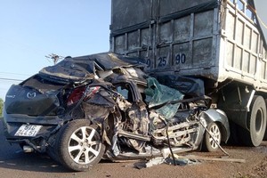 事故現場，轎車嚴重損毀。（圖源：陳化）