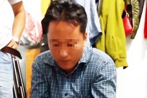 涉嫌偷竊財物犯罪的嫌犯黎懷南與物證。（圖源：H.Minh）