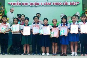 獲表彰為遵循胡伯伯教誨的少兒。