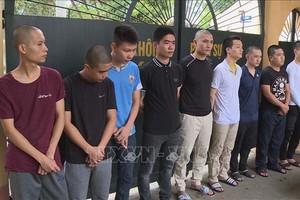 被拘押的9名涉案嫌犯。（圖源：越通社）