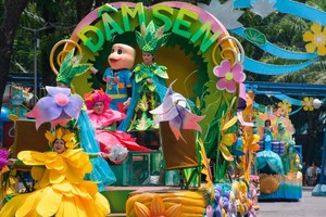 遊行是蓮潭暑期中的精彩節目之一。