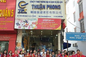 順捷旅行社全體同仁合照。