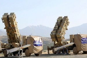 伊朗展示國產防空導彈系統稱可打擊隱形戰機。（圖源：EFE）