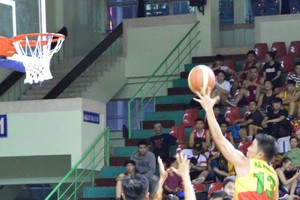 第十一郡隊(黃衣)與第十郡隊比賽一瞥。