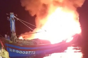 BĐ 98027 TS號漁船火警現場。（圖源：民智）