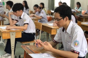 本市中考數學分數近五成不合格。圖為本市某一中考考場一瞥。（圖源：VOV）