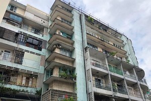 圖為第一郡范伍老坊裴援街155-157號公寓。（圖源：互聯網）