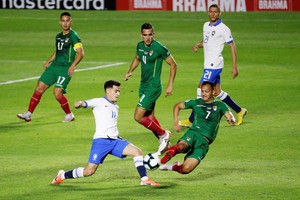 巴西隊（白衣）勝玻利維亞隊。（圖源：互聯網）