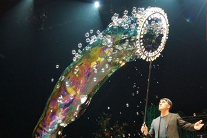 Fan Yang表演藝術氣球精彩一瞥。