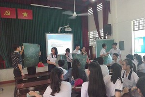 本市瑪麗‧居里高中學校的校園心理課。