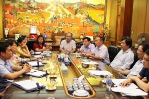 職技教育總局與10號成衣總公司舉行的會議現場。（圖源：職技教育總局）