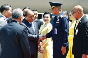 泰國官員赴機場歡迎阮春福總理一行。（圖源：越通社）