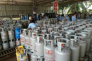 今(1)日起瓦斯每瓶下跌 1 萬 9000 元。（示意圖源：互聯網）