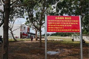 平新郡地方政府對違規填平、劃分跡象的區域設置警示牌。