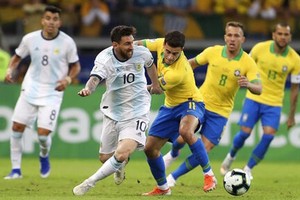 巴西－阿根廷兩隊在比賽中拼搶。（圖源：互聯網）
