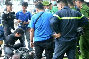 救護人員將屍體打撈上岸。（圖源：光英）