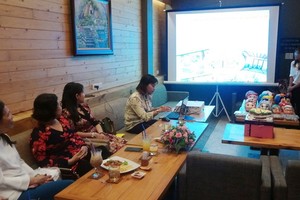 第十一郡婦聯會成員在座談會上分享創業經驗。（圖源：第十一郡婦聯會）