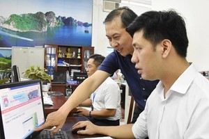 新平郡教育與培訓科透過在線系統檢查招生工作。