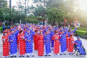 圖為本市勞動者“2018集體婚禮”場面一隅。（圖源：H.Đào）