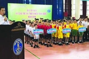 全國青少年踢毽錦標賽現場開幕式一瞥。