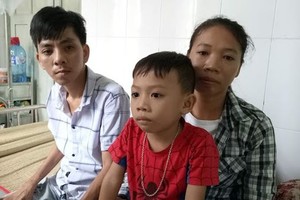 日前國康在兒童醫院接受輸血。