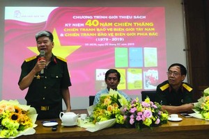 退伍軍人與年輕人交流。