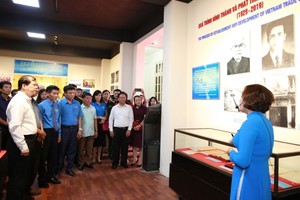 “越南工會-90年建設與發展(1929-2019)”專題展一瞥。（圖源：B.D）