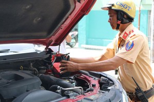 杜晉達大尉經常為在路上死火的車輛免費充電。