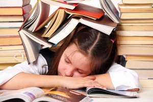 填鴨式教育，破壞孩子的童年。（示意圖源：互聯網）