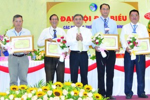 對在過去5年的民族工作有積極貢獻者，市民族處獎勵1集體及3位個人。