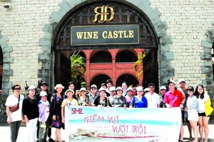 市商業華語培訓中心(SHZ)日前在藩切市舉行“17年行程”慶祝活動。