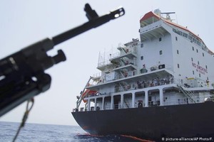 伊朗在波灣又扣一艘外籍油輪，船上7名船員被拘留。（圖源：AP）