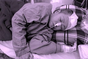 黃小玲入院至今有半個月，但仍昏迷不醒。