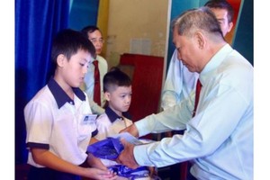 華人團體熱心教育事業