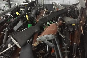 近一個月的時間裡，已有1萬零242枝槍通過回購被移交給警方。（圖源：Getty Images）