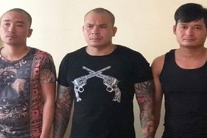 被刑拘的杜文光（中）及另兩名團夥。（圖源：福平）