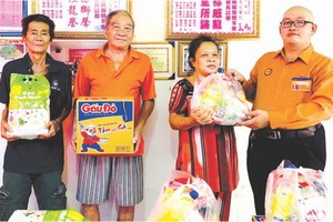 陳建昌大師關懷貧困人家