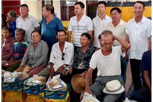 潼毛護國觀音廟派發盂蘭節禮物