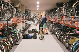 烏特勒支市中央車站的腳踏車停車場完成擴建並於19日開放，可停放12,656輛腳踏車，規模世界最大。（圖源：互聯網）