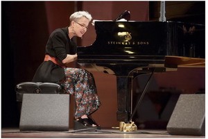 米拉‧梅爾弗在本市舉辦鋼琴演奏會