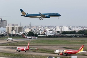 飛機在新山一機場排隊等起飛。（示意圖源：互聯網）