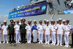 雙方代表合影。（圖源：越通社）