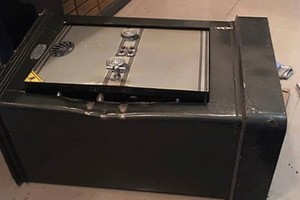 被撬開的保險櫃。（示意圖源：互聯網）