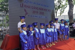 學習班特殊開學典禮一瞥。（圖源：燕兒）